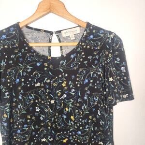 🌻3 for $18 Philosophy Blue Floral Short Sleeve Top